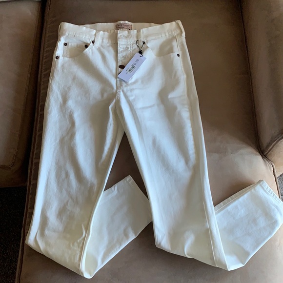 BCBGeneration Denim - BCBGeneration mid rise white skinny jeans with tags!